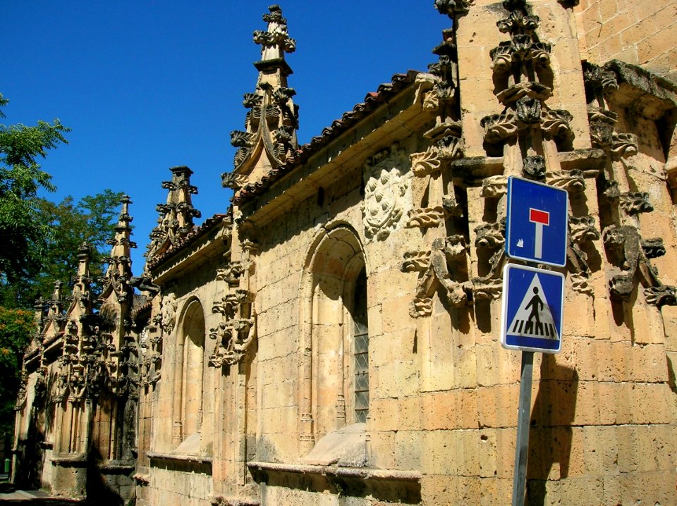 Segovia - Monasterio de Santa Cruz la Real-Universidad SEK 01