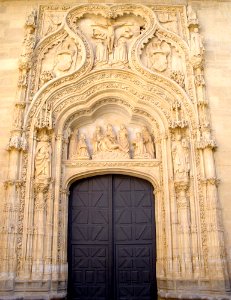 Segovia - Monasterio de Santa Cruz la Real-Universidad SEK, portada tardogótica de la Iglesia 6