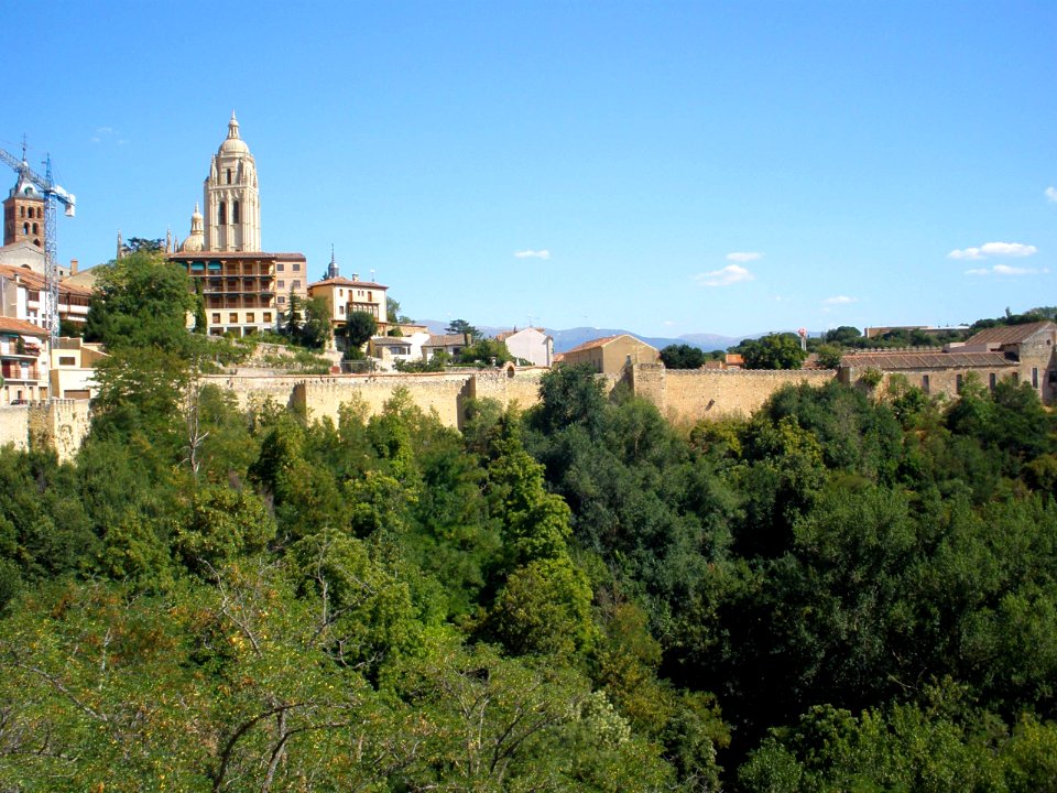 Segovia - panorámica desde la Plaza de la Reina Victoria Eugenia 1
