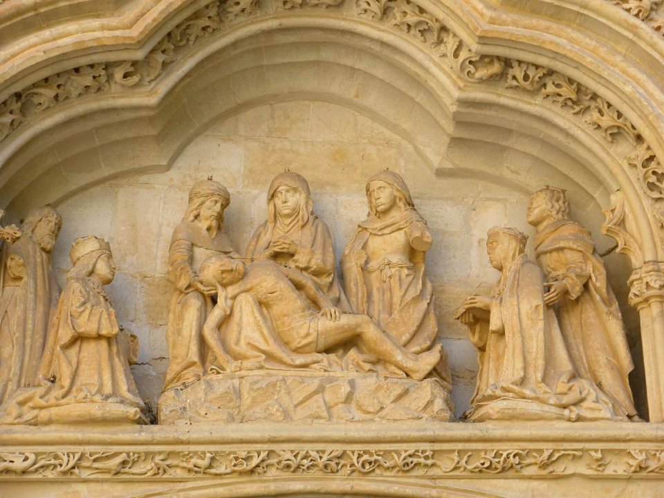 Segovia - Monasterio de Santa Cruz la Real-Universidad SEK, portada tardogótica de la Iglesia 5