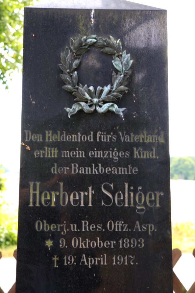 Schulzendorf Grabstein Heldentod