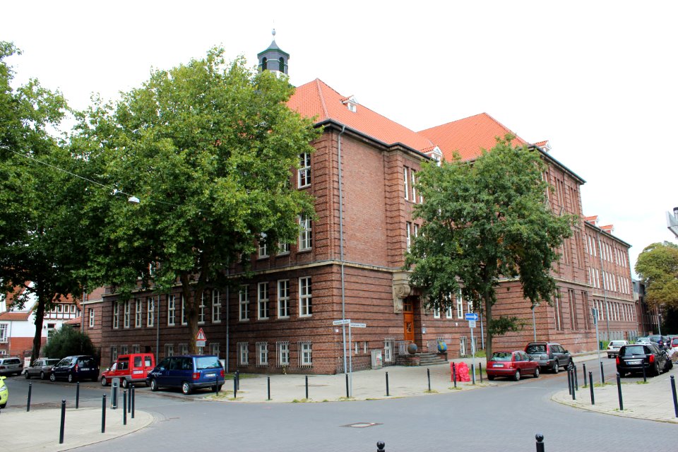 Schulzentrum an der Helgolander Straße in Bremen, Helgolander Straße 67, 69