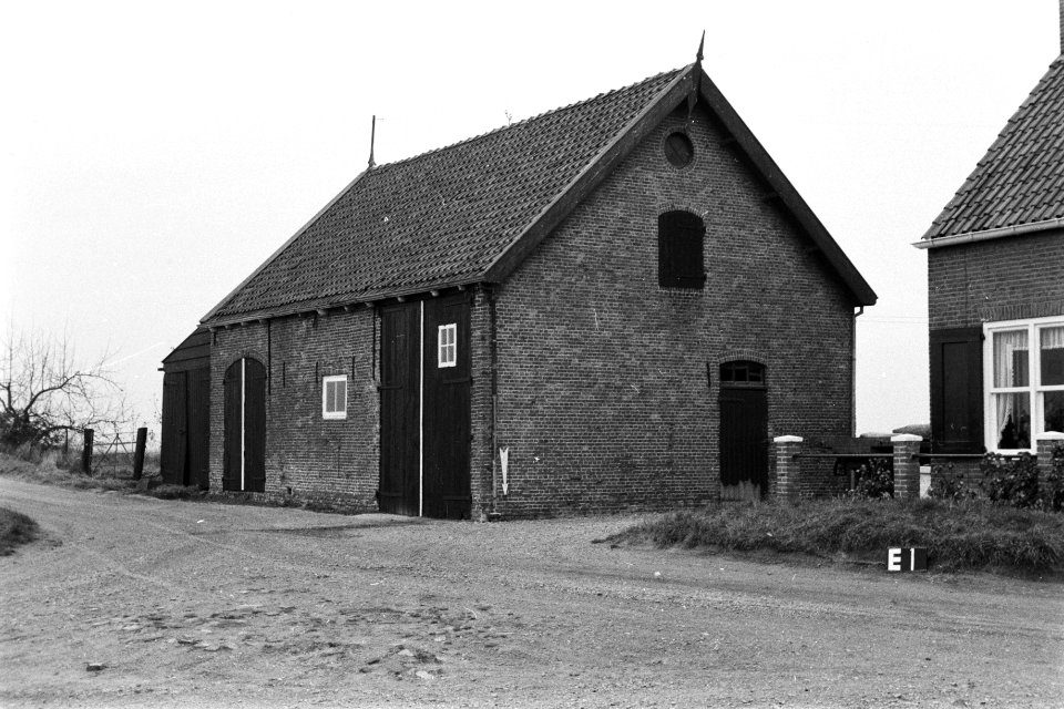 Schuur van boerderij te Ellewoutsdijk (ruilverkaveling Ellewoutsdijk), Bestanddeelnr 170-1797