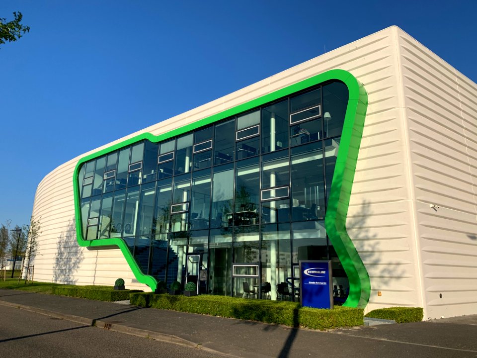 Schwalbe Nederland, Dirk Storklaan 25, Hoofddorp
