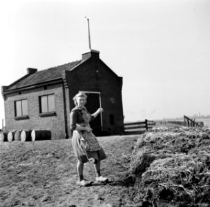Schuurtje bij het stoomgemaal onder Dronrijp. De wachter bij dit gemaal, Ruurd F, Bestanddeelnr 254-3322