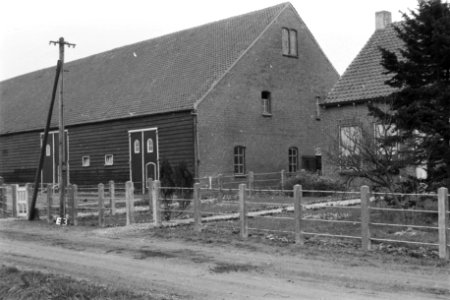 Schuur van boerderij te Ellewoutsdijk (ruilverkaveling Ellewoutsdijk), Bestanddeelnr 170-1799