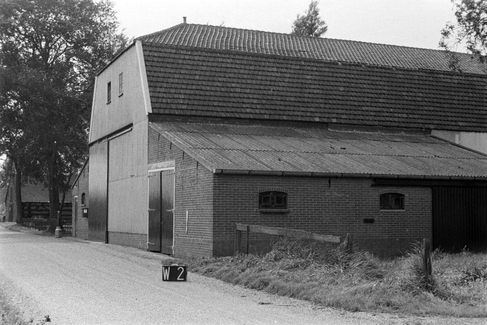 Schuur van boerderij in W (ruilverkaveling Roelofarendsveen), Bestanddeelnr 170-2479