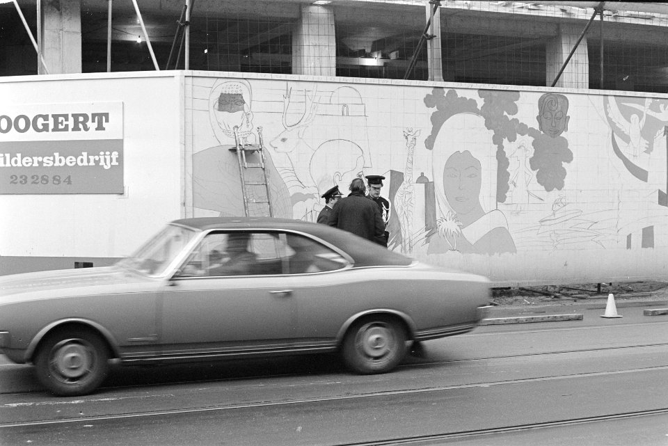 Schutting in Vijzelstraat wordt beschilderd, Amsterdam, Bestanddeelnr 924-2805