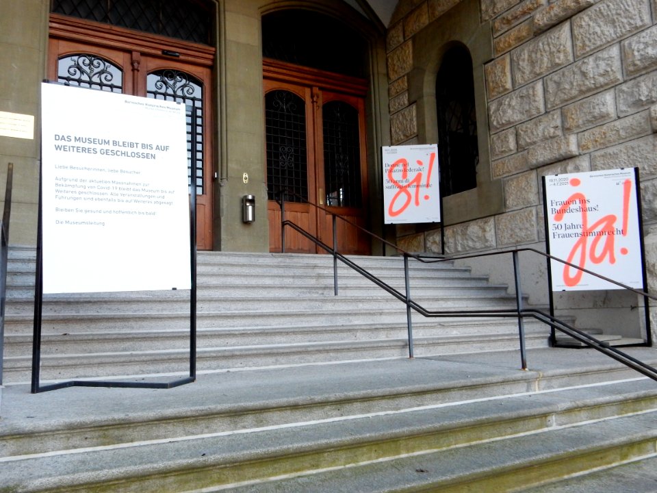 Schweiz - 50 Jahre Frauenstimmrecht - Bernisches Historisches Museum Eingang