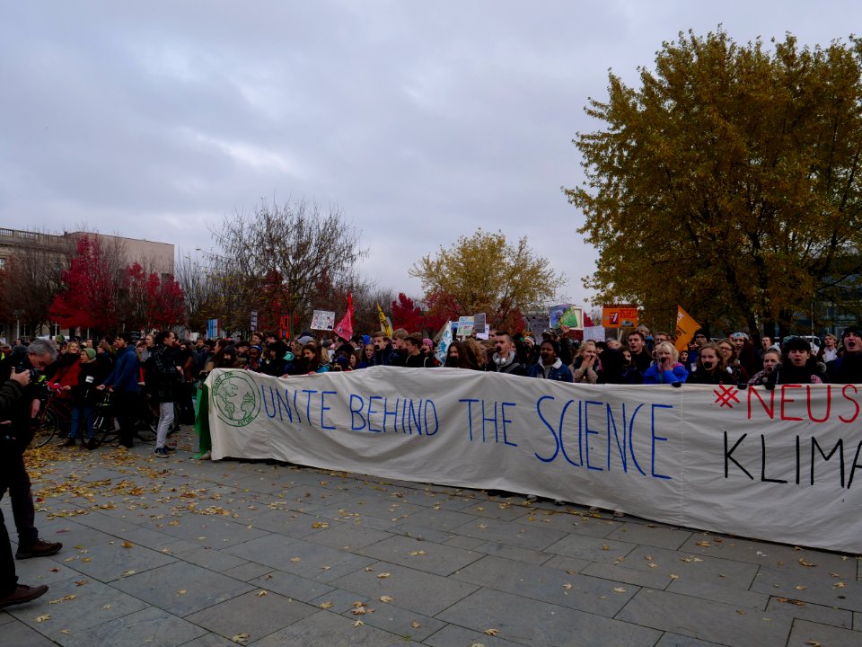 Scientists and Fridays for Future in front of the chancellery 2019-11-15 29