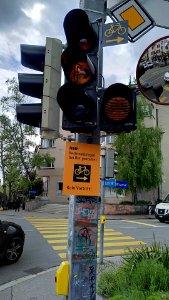 Schweiz - Rechtsabbiegen für Velo erlaubt