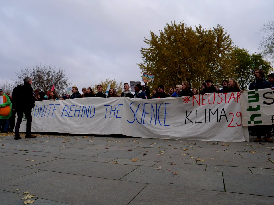 Scientists and Fridays for Future in front of the chancellery 2019-11-15 35