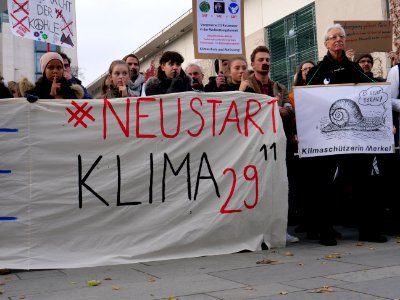 Scientists and Fridays for Future in front of the chancellery 2019-11-15 02