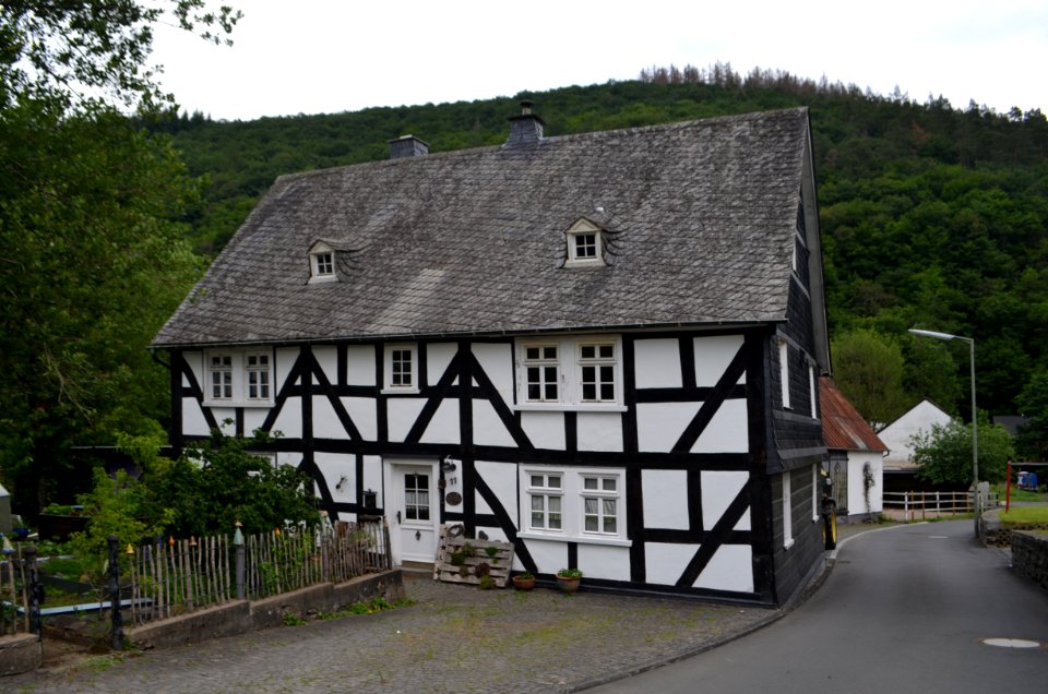 Schutzbach, Schulstraße 11