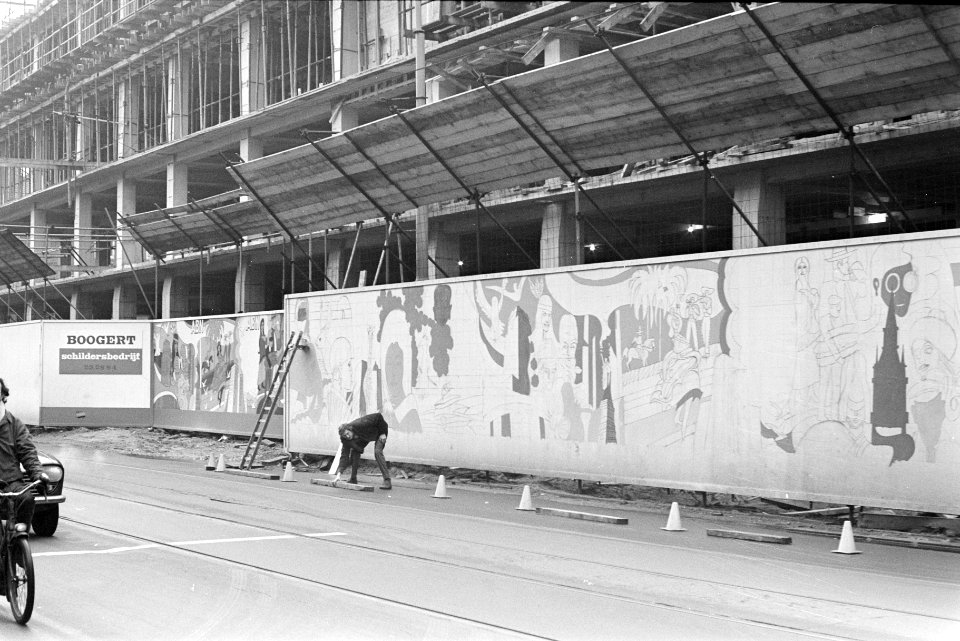 Schutting in Vijzelstraat wordt beschilderd, Amsterdam, Bestanddeelnr 924-2806