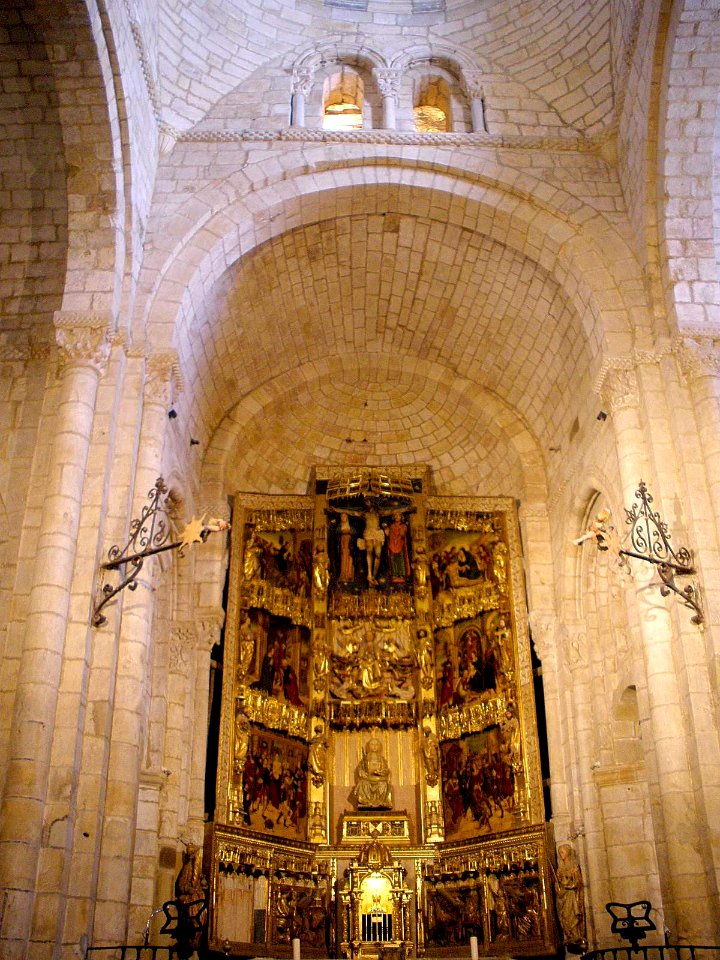 Santillana del Mar - Colegiata de Santa Juliana, iglesia 10