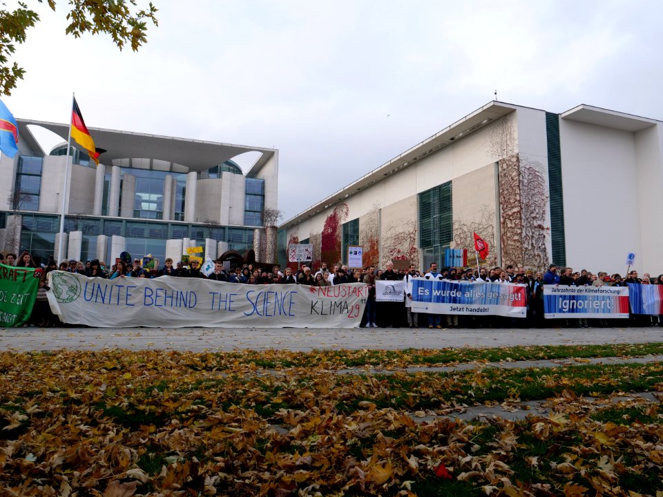 Scientists and Fridays for Future in front of the chancellery 2019-11-15 28