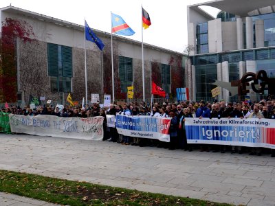 Scientists and Fridays for Future in front of the chancellery 2019-11-15 22