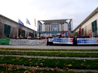 Scientists and Fridays for Future in front of the chancellery 2019-11-15 16