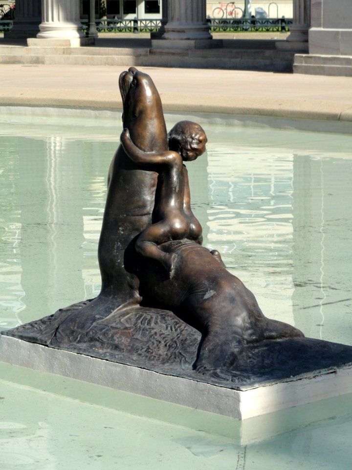 Seal Fountain by Robert Garrison - Civic Center Park, Denver - DSC01187