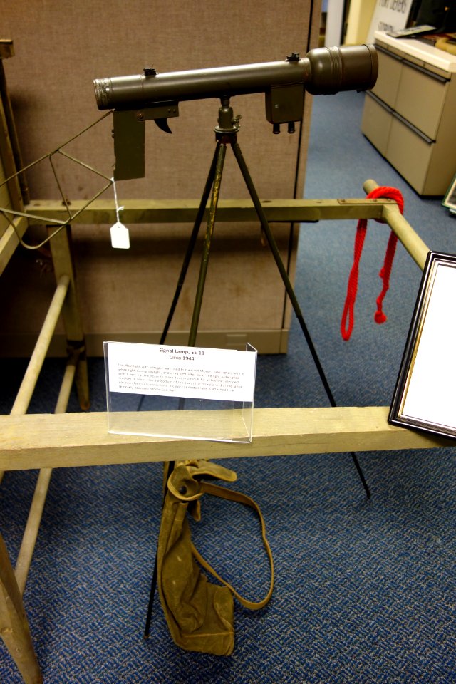 SE-11 Signal Lamp, c. 1944 - Fort Devens Museum - DSC07186