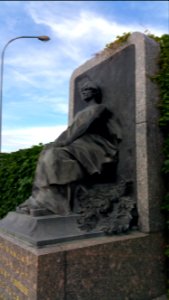 Sculpture Le Devoir par Saint-Marceaux, cimetière des Bertins, Vichy 1