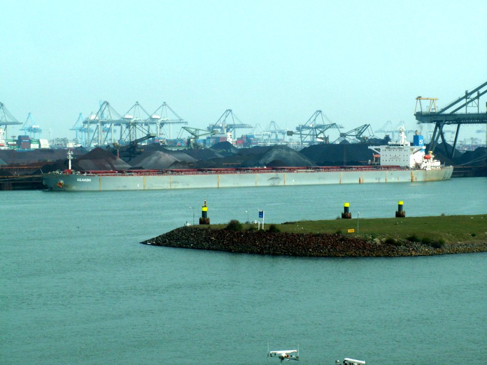 Seakoh - IMO 9181118 - Callsign 3FWI9 , Mississippi harbour, Port of Rotterdam, Holland 23-Apr-2006