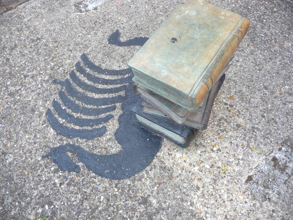 Sculptures in Leighton Buzzard 04