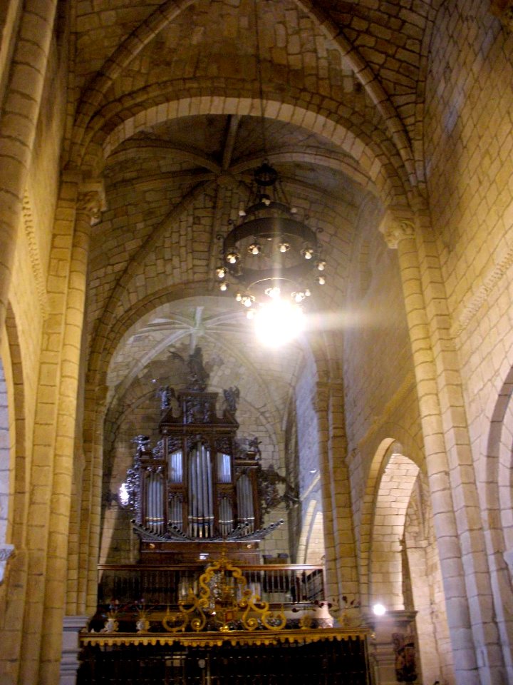 Santillana del Mar - Colegiata de Santa Juliana, iglesia 09