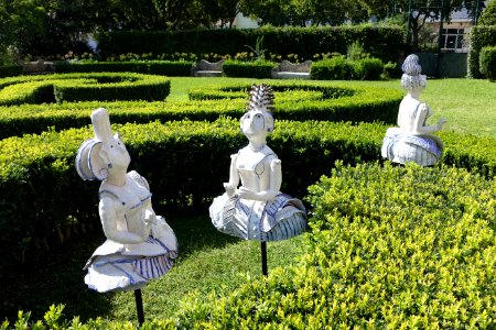 Sculptures at the Palácio dos Condes da Calheta - Jardim Botânico Tropical - Lisbon, Portugal - DSC06527
