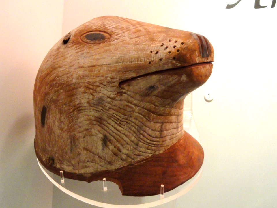 Seal decoy helmet, Pacific Eskimo, Kodiak Island, before 1869 - Native American collection - Peabody Museum, Harvard University - DSC05643