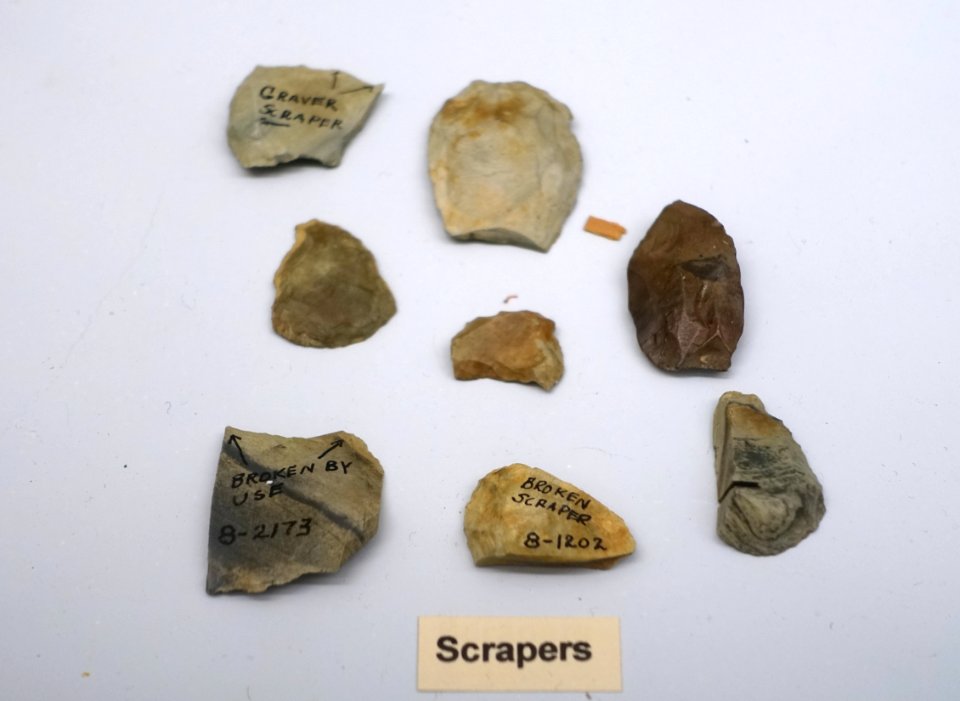 Scrapers - Paleo-Indian collection - Robbins Museum - Middleborough, Massachusetts - DSC03776