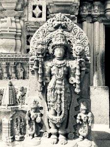 Sculptures at the Kesava Temple, Somnathpur 08 photo