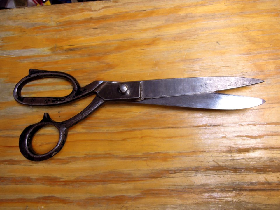 Scissors - public domain 03