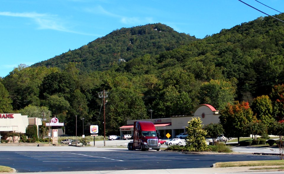 Screamer Mountain from Clayton, Oct 2016