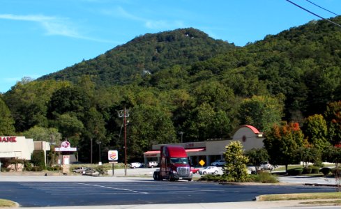 Screamer Mountain from Clayton, Oct 2016