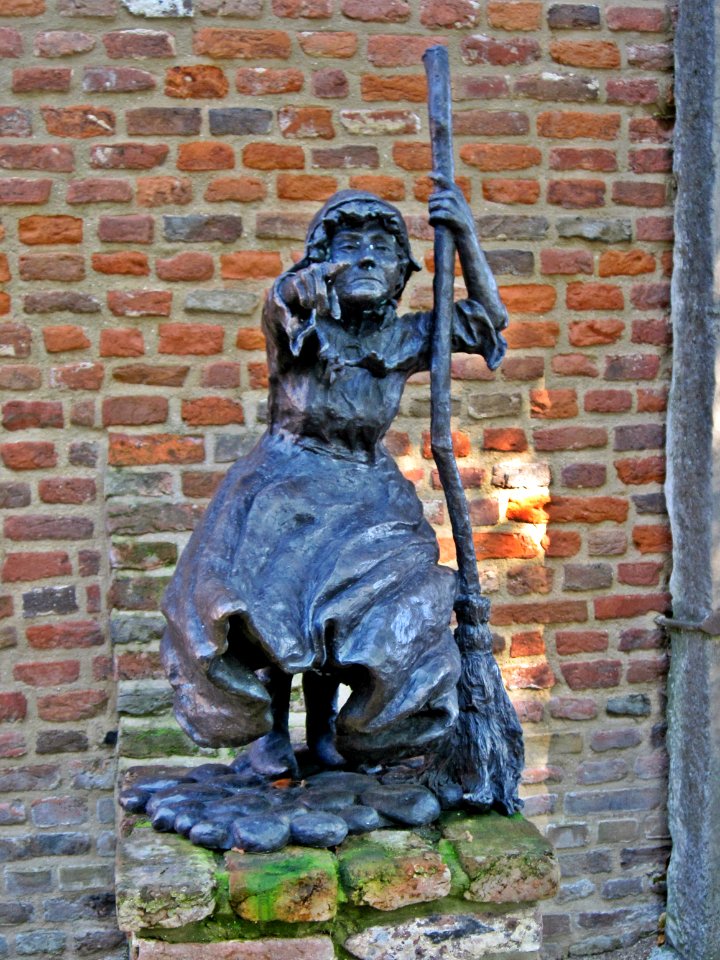 Sculpture 'De heks van 's-Heerenberg' by Patrick Beverloo, 's-Heerenberg, the Netherlands