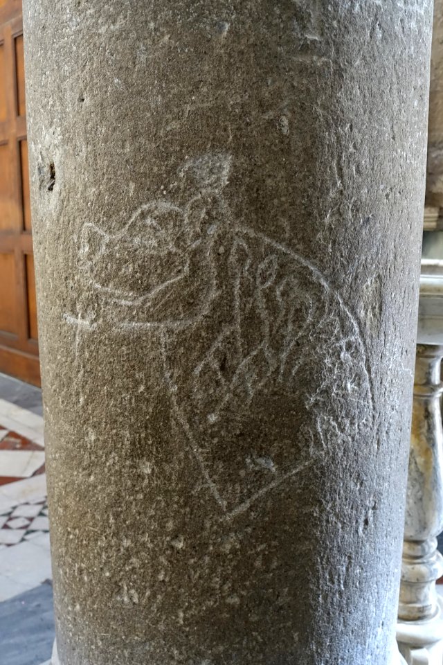 Scratching - Duomo - Viterbo, Italy - DSC02097