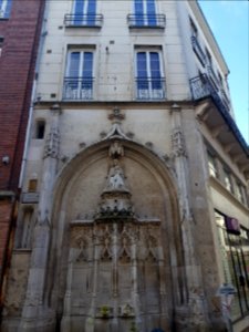 Sculpture rue de l'hôpital a Rouen