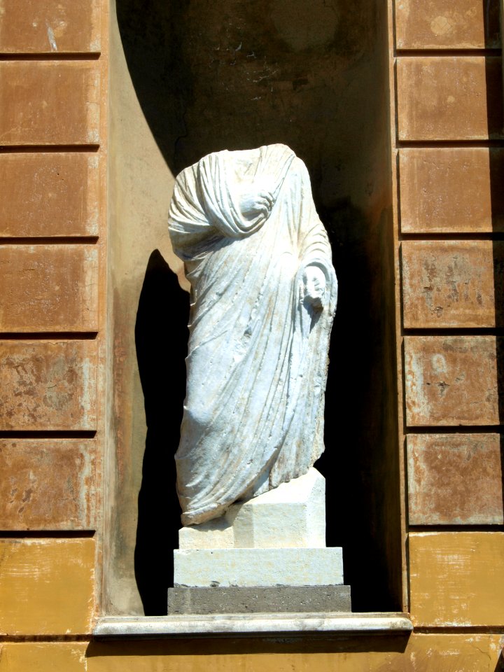 Sculpture of a buste outside in the Vatican museum