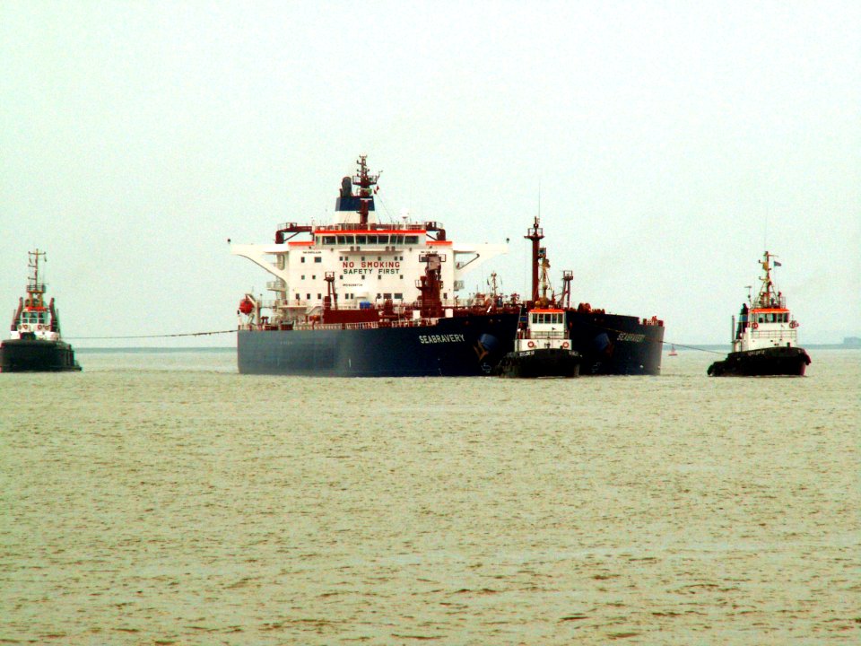 Seabravery pic2 at the Berendrecht lock, Antwerp, Belgium 01-Sep-2005
