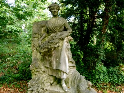 Sculpture au Jardin d'Agronomie Tropicale - Les Antilles
