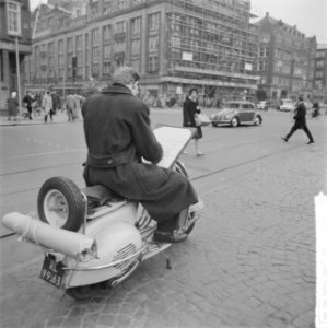 Scootertekenaar op de Dam, Bestanddeelnr 912-2151