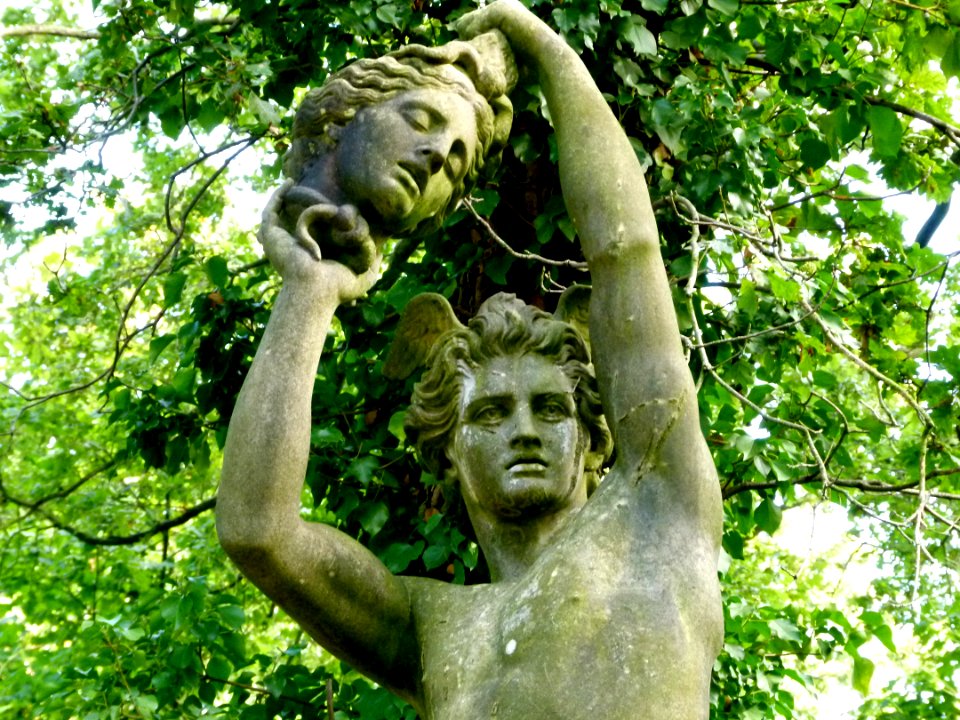Sculpture au Jardin d'Agronomie Tropicale - Persée 2