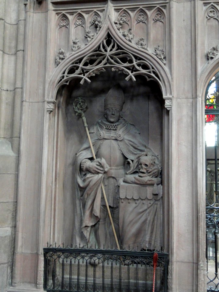 Sculpture in Freiburg Minster - DSC06580
