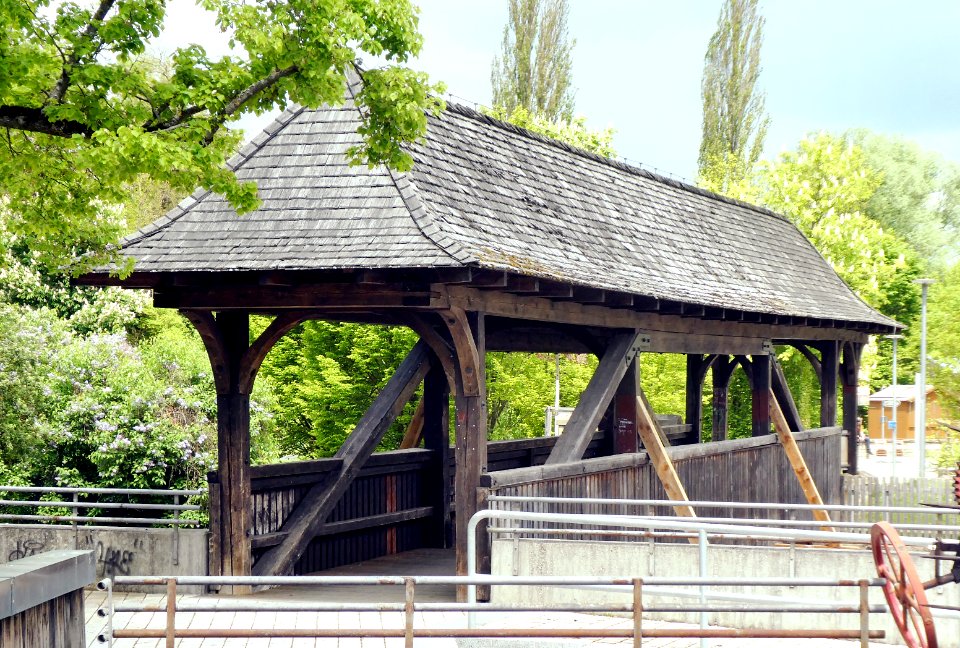 Schwandorf, gedeckte Brücke am Stadtpark, 2