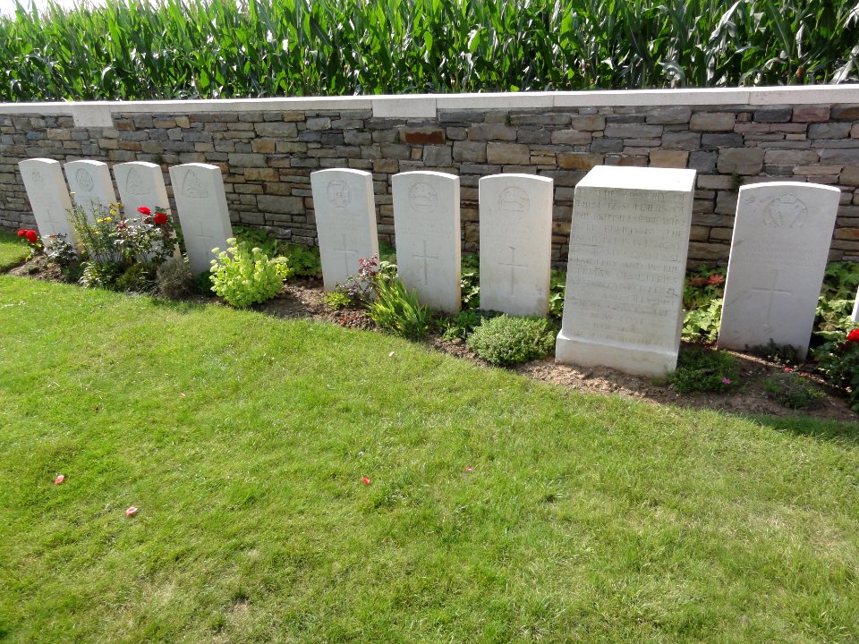 Seraucourt-le-Grand (Aisne) Grand Seraucourt British Cemetery (03)