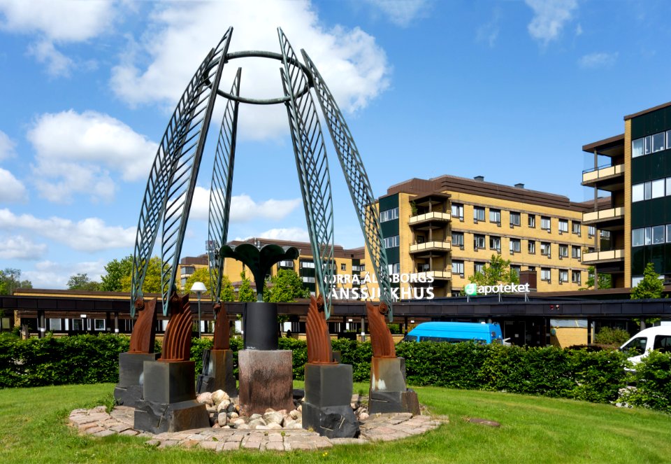 Sculpture by Sivert Lindblom outside Norra Älvsborgs Länssjukhus (NÄL) 3