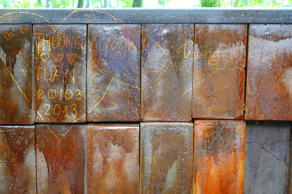 Sculpture detail - Hanoi Botanical Garden - Hanoi, Vietnam - DSC03551