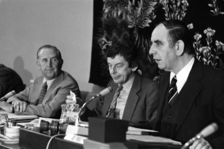 SER-bijeenkomst over sociaal-economisch beleid op middellange termijn, v.l.n.r. , Bestanddeelnr 931-4863